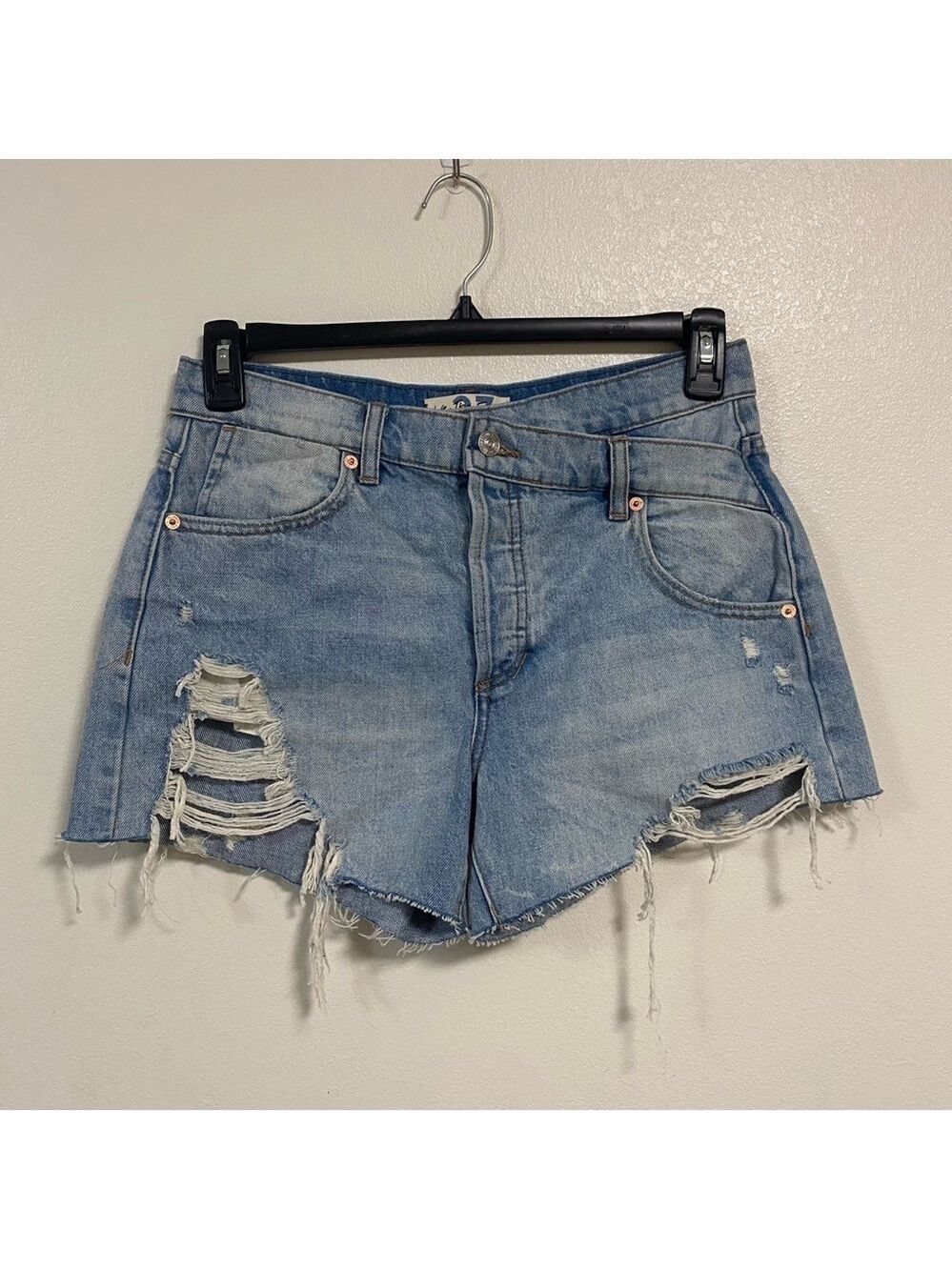 Free People Shorts Womens Size 4/27 Light wash Criss Cross Distressed Shorts
